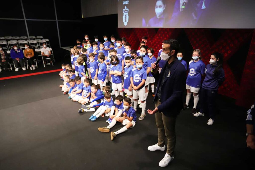 Presentación da equipación oficial da Escola de Fútbol Juan Cabrejo na Mostra do Encaixe