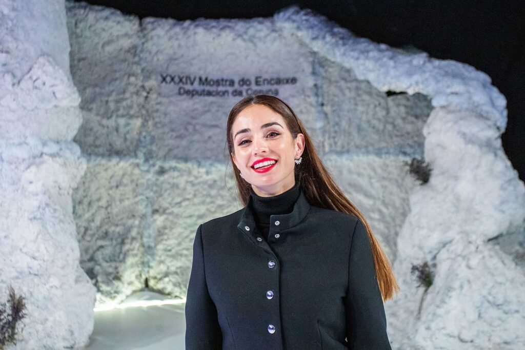 Las grandes firmas DEVOTA&LOMBA y Claudina Mata continúan su idilio con la Exposición de Encaje de Camariñas 4 Las grandes firmas DEVOTA&LOMBA y Claudina Mata continúan su idilio con la Exposición de Encajes de Camariñas.