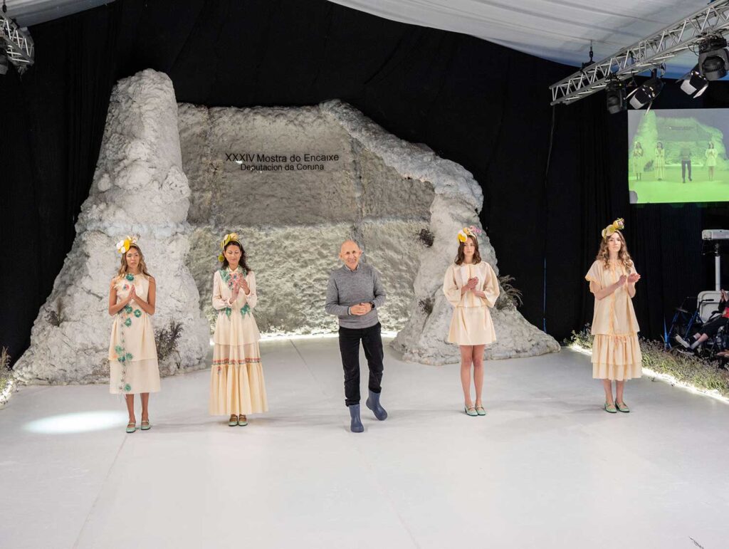 Las grandes firmas DEVOTA&LOMBA y Claudina Mata continúan su idilio con la Exposición de Encaje de Camariñas 1 Las grandes firmas DEVOTA&LOMBA y Claudina Mata continúan su idilio con la Exposición de Encajes de Camariñas.