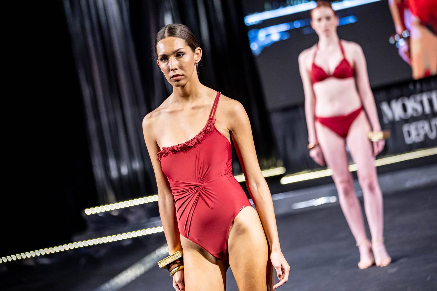 O Encaixe de Camariñas brilla con luz propia nas coleccións dos Grandes Deseñadores da Mostra 