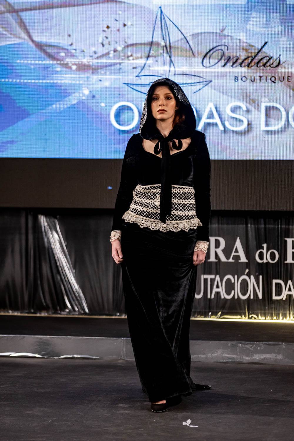 O Encaixe de Camariñas brilla con luz propia nas coleccións dos Grandes Deseñadores da Mostra 