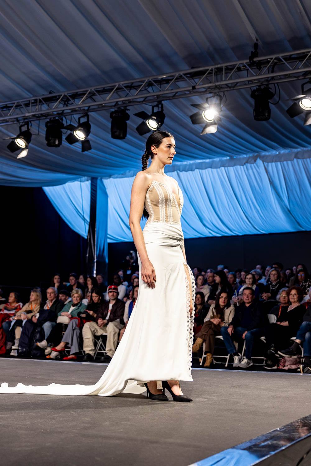 O Encaixe de Camariñas brilla con luz propia nas coleccións dos Grandes Deseñadores da Mostra 