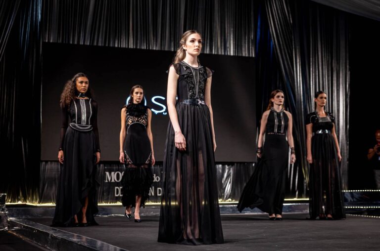 El encaje de Camarinas brilla con luz propia en las colecciones de los Grandes Diseñadores de la Mostra. 