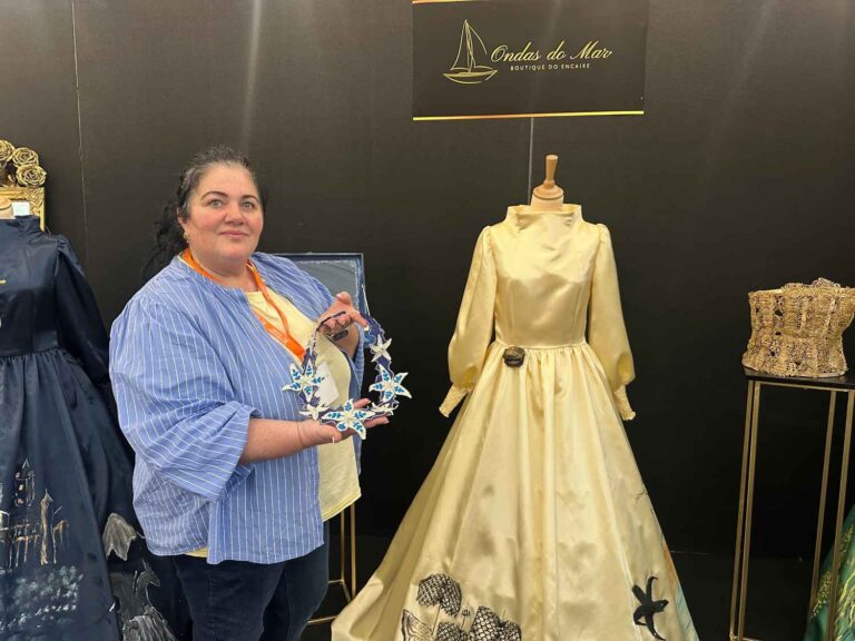 Ondas do Mar leva o encaixe de Camariñas aos Premios Artesanía de Galicia coa gargantilla ‘Mar de Hielo’