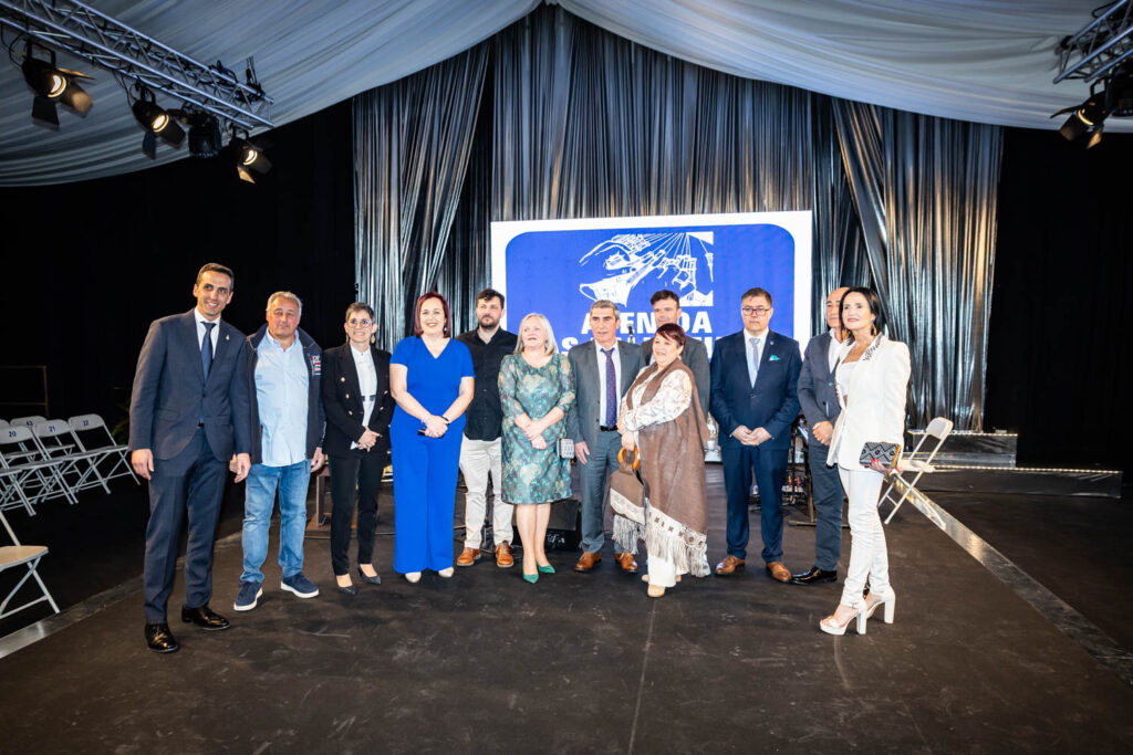 O Concello de Camariñas aproba nun pleno histórico cambiar o nome da Avenida Ambrosio Feijoo por ‘Avenida das Palilleiras’ 