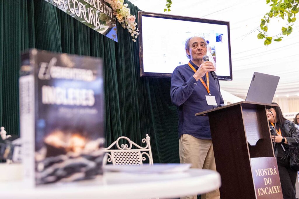 Alfonso de Sas, con ‘1898-El Padre Ausente’, e Xan e Antonio Fernández, con ‘A Costa da Morte, naturalmente única’, rematan as presentacións literarias da XXXV Mostra do Encaixe